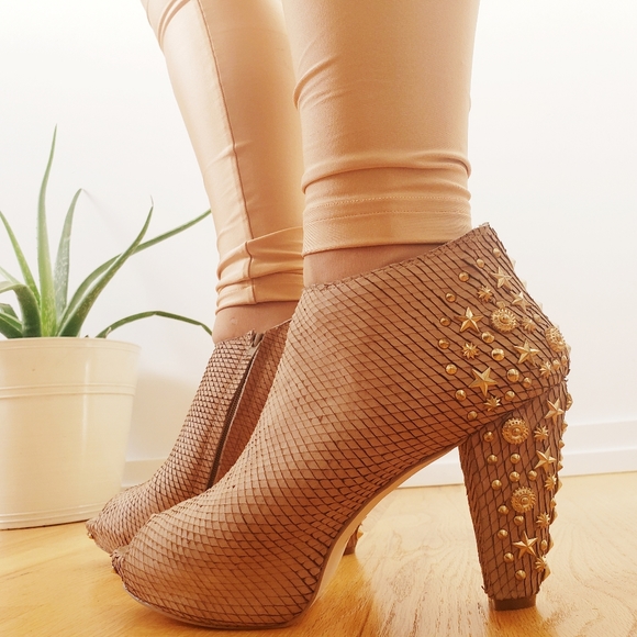 NWT Genuine Leather Studded Booties - Picture 2 of 5